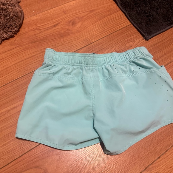 Teal AFTCO size 2 women’s shorts - Picture 3 of 3